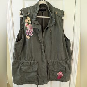 New Look Dark Green Vest with Floral Embroidery